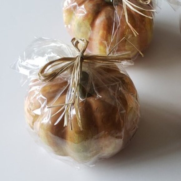 NWT - (set of 2) Harry and David Pumpkin Wax Burning Candles - Picture 1 of 3